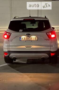 Внедорожник / Кроссовер Ford Escape 2017 в Киеве