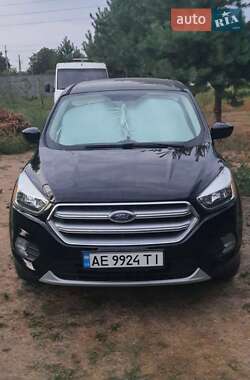 Внедорожник / Кроссовер Ford Escape 2016 в 