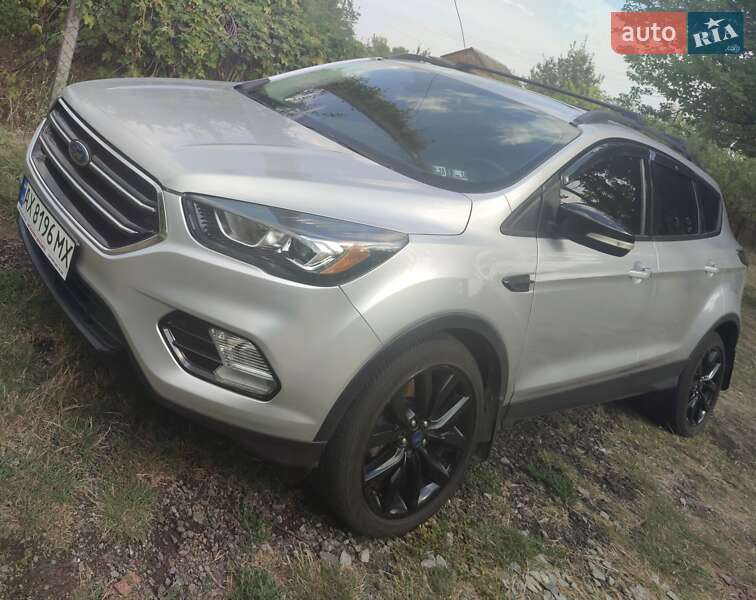 Внедорожник / Кроссовер Ford Escape 2016 в 