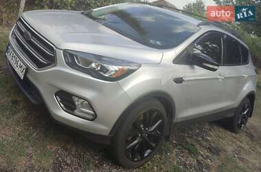Внедорожник / Кроссовер Ford Escape 2016 в 