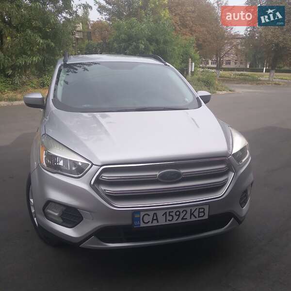 Внедорожник / Кроссовер Ford Escape 2017 в Золотоноше