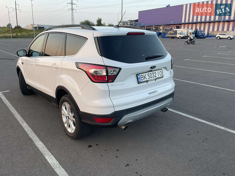 Позашляховик / Кросовер Ford Escape 2017 в Рівному