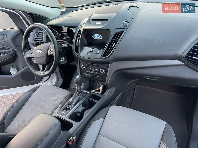 Позашляховик / Кросовер Ford Escape 2017 в Рівному