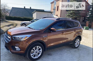 Внедорожник / Кроссовер Ford Escape 2016 в 