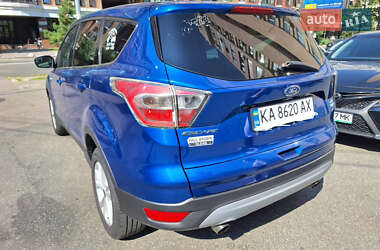 Внедорожник / Кроссовер Ford Escape 2016 в 