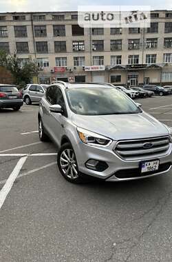 Позашляховик / Кросовер Ford Escape 2017 в Києві