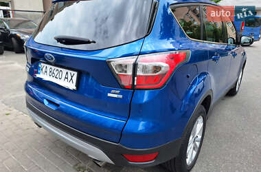 Внедорожник / Кроссовер Ford Escape 2016 в 
