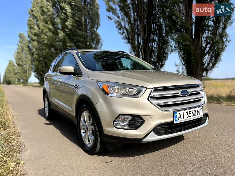 Внедорожник / Кроссовер Ford Escape 2017 в Барышевке