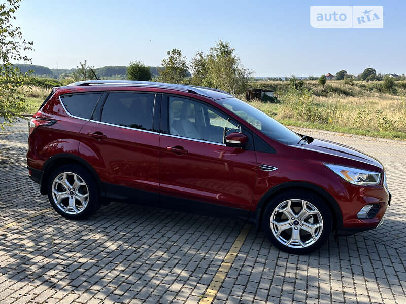Внедорожник / Кроссовер Ford Escape 2017 в Дрогобыче