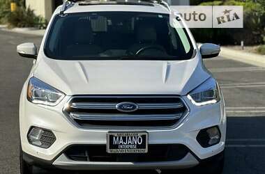 Внедорожник / Кроссовер Ford Escape 2017 в 