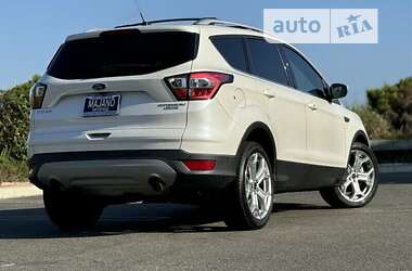 Внедорожник / Кроссовер Ford Escape 2017 в 