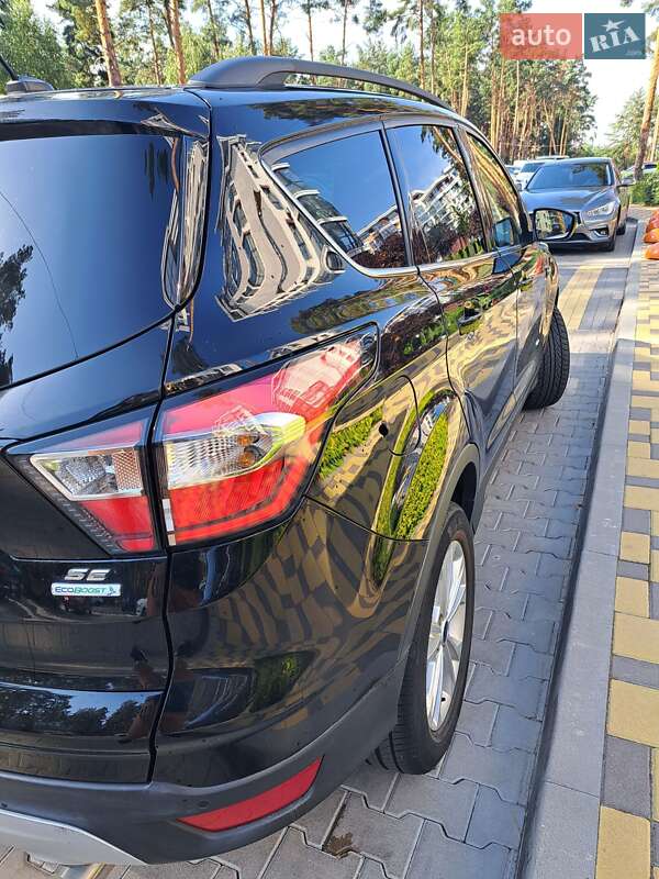 Внедорожник / Кроссовер Ford Escape 2016 в Гостомеле