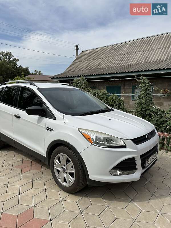 Внедорожник / Кроссовер Ford Escape 2015 в Магдалиновке