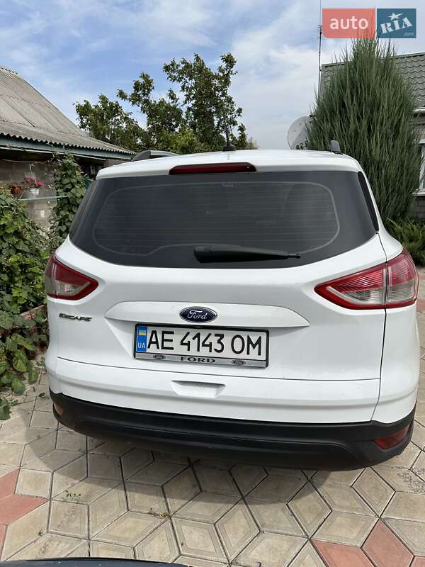 Внедорожник / Кроссовер Ford Escape 2015 в Магдалиновке