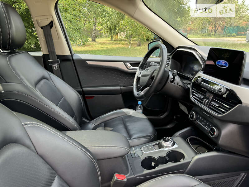 Внедорожник / Кроссовер Ford Escape 2020 в Полтаве