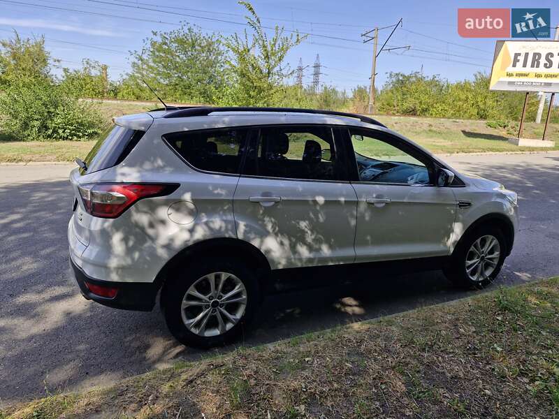 Внедорожник / Кроссовер Ford Escape 2017 в Запорожье