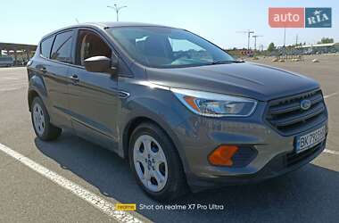 Внедорожник / Кроссовер Ford Escape 2016 в 
