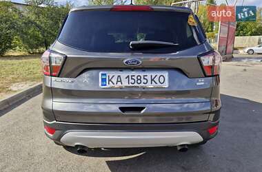 Внедорожник / Кроссовер Ford Escape 2017 в 