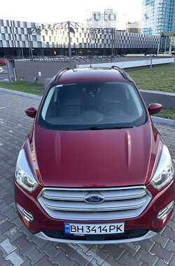 Внедорожник / Кроссовер Ford Escape 2018 в 