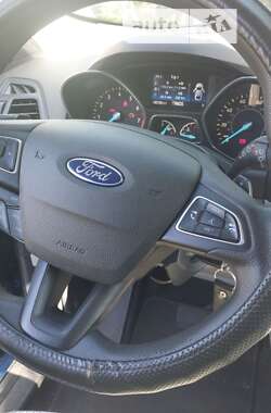 Внедорожник / Кроссовер Ford Escape 2016 в 