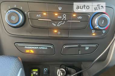 Позашляховик / Кросовер Ford Escape 2017 в 