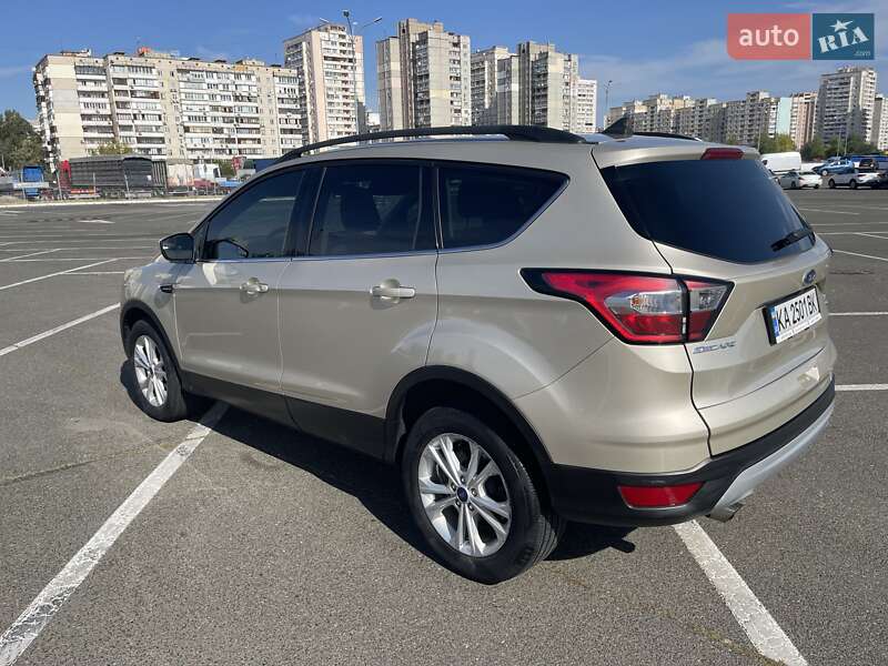 Внедорожник / Кроссовер Ford Escape 2018 в Киеве