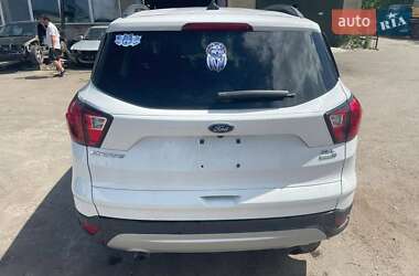 Внедорожник / Кроссовер Ford Escape 2017 в 