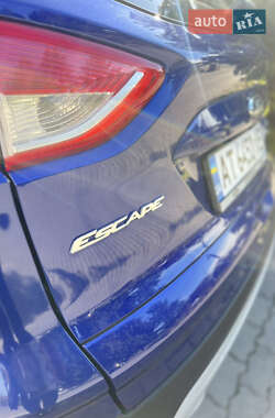 Внедорожник / Кроссовер Ford Escape 2015 в 