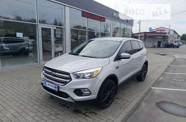 Внедорожник / Кроссовер Ford Escape 2017 в Полтаве