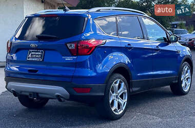 Внедорожник / Кроссовер Ford Escape 2019 в 