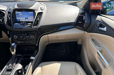 Внедорожник / Кроссовер Ford Escape 2019 в 