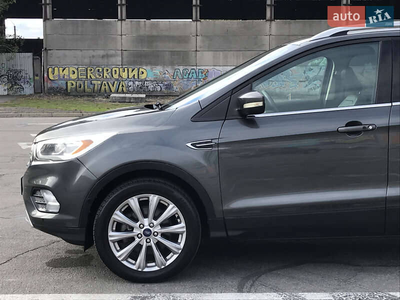 Внедорожник / Кроссовер Ford Escape 2018 в Полтаве