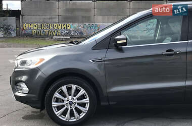 Внедорожник / Кроссовер Ford Escape 2018 в 