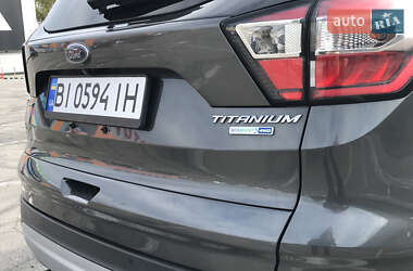 Внедорожник / Кроссовер Ford Escape 2018 в 