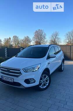 Внедорожник / Кроссовер Ford Escape 2016 в Мостиске