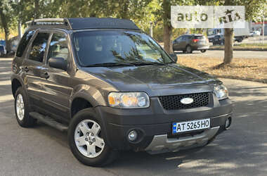Позашляховик / Кросовер Ford Escape 2005 в 