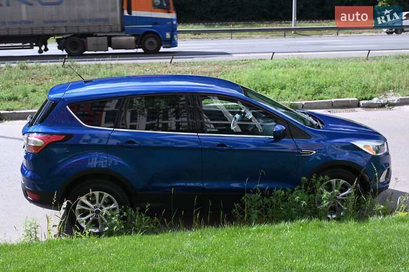 Внедорожник / Кроссовер Ford Escape 2017 в Киеве
