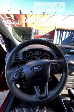 Внедорожник / Кроссовер Ford Escape 2017 в 