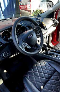 Внедорожник / Кроссовер Ford Escape 2017 в 