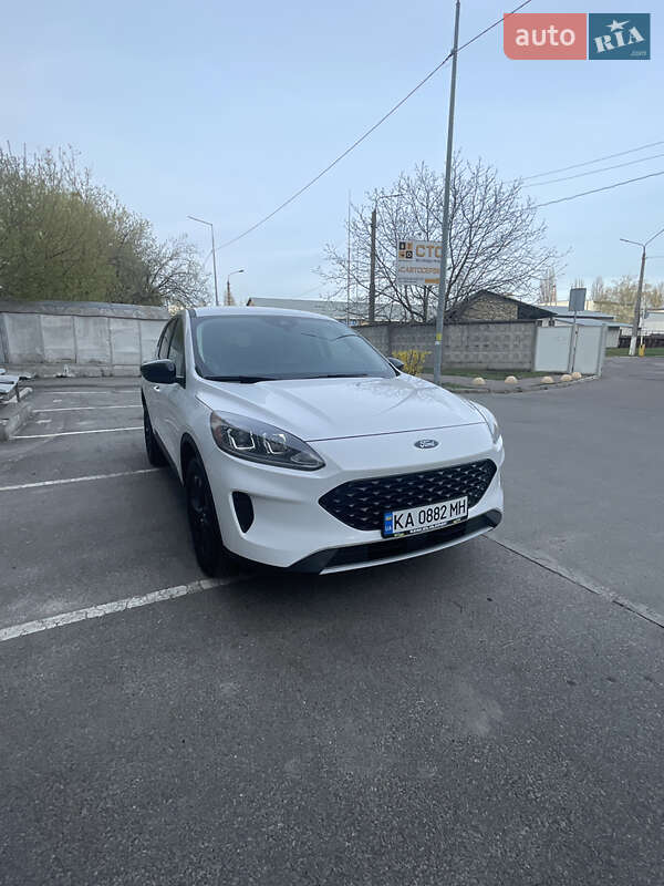 Внедорожник / Кроссовер Ford Escape 2020 в Киеве