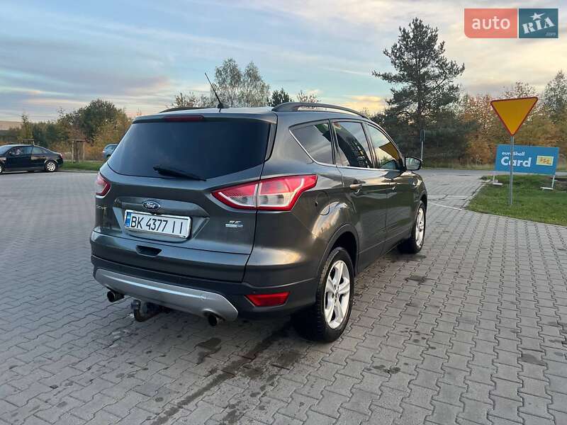 Внедорожник / Кроссовер Ford Escape 2016 в Дубно