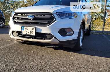 Внедорожник / Кроссовер Ford Escape 2016 в Кривом Роге