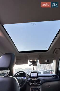 Внедорожник / Кроссовер Ford Escape 2020 в 