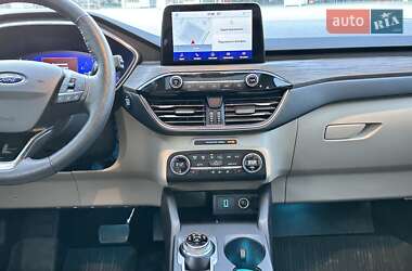 Внедорожник / Кроссовер Ford Escape 2020 в 
