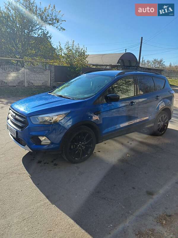 Позашляховик / Кросовер Ford Escape 2017 в Первомайську