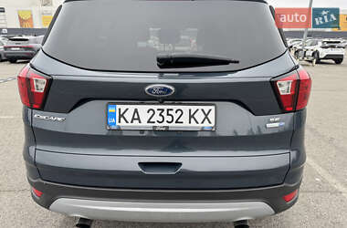 Внедорожник / Кроссовер Ford Escape 2018 в 
