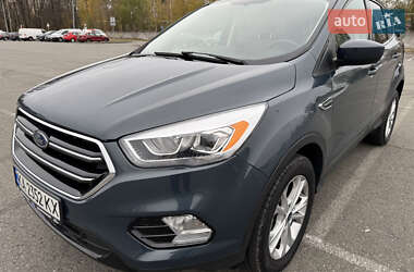 Внедорожник / Кроссовер Ford Escape 2018 в 