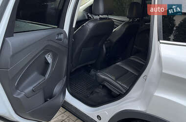 Внедорожник / Кроссовер Ford Escape 2015 в 