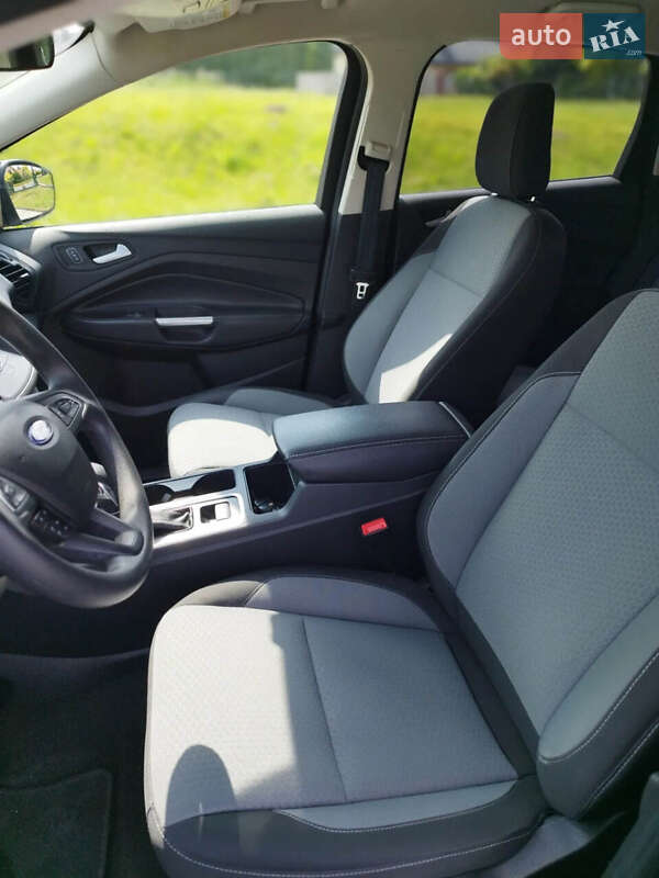 Внедорожник / Кроссовер Ford Escape 2018 в Львове