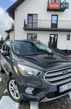 Внедорожник / Кроссовер Ford Escape 2018 в 
